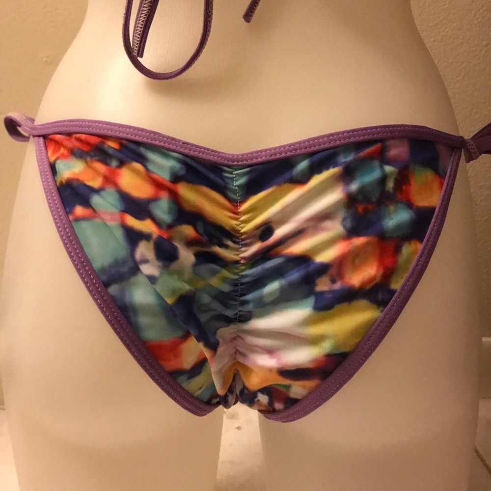 Bikini - Picture 6 of 7
